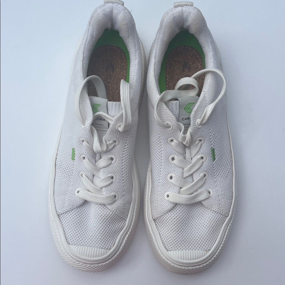 Cariuma White Sneakers with Green Details